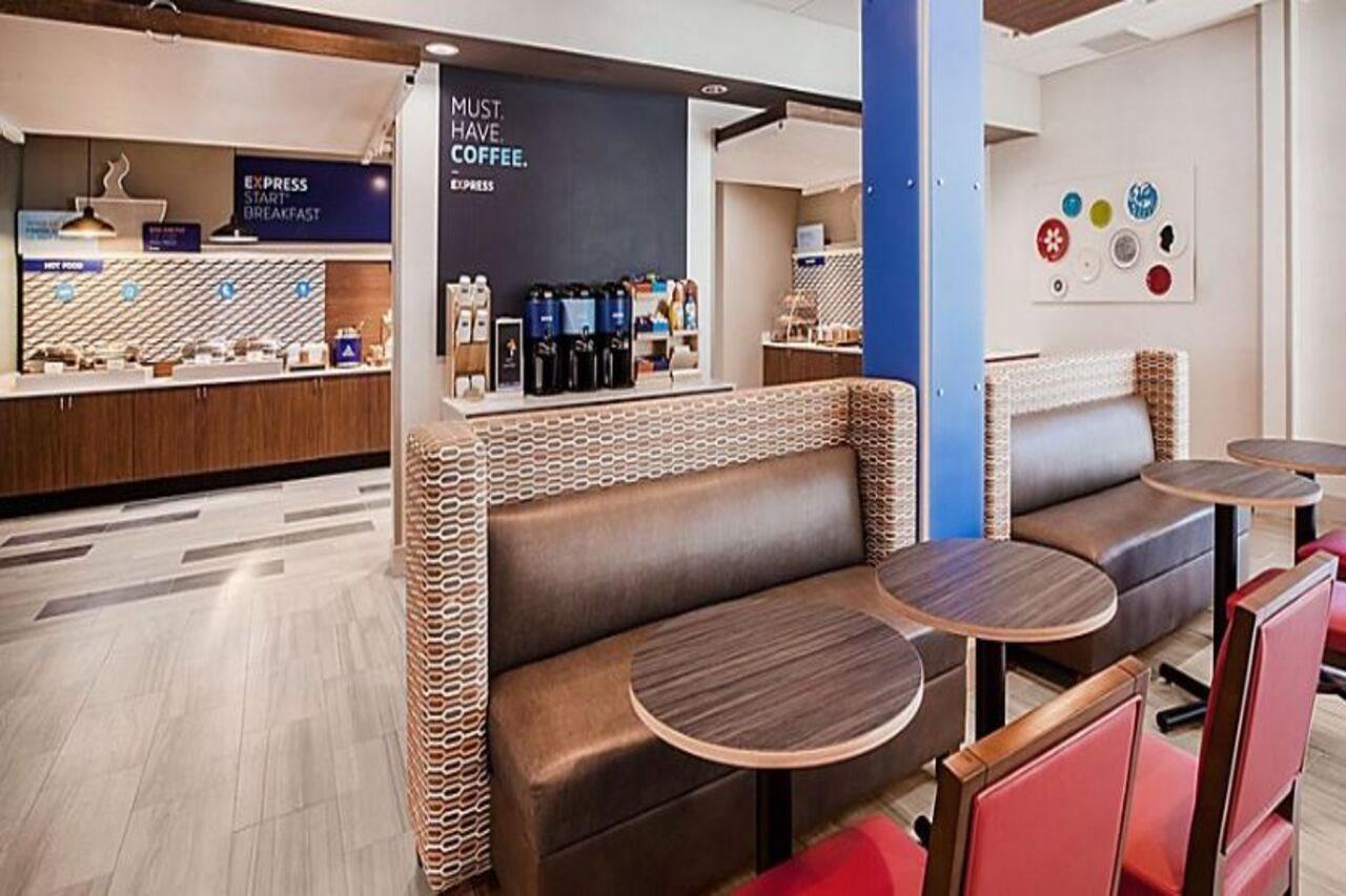 Holiday Inn Express & Suites - Staunton By Ihg Ngoại thất bức ảnh